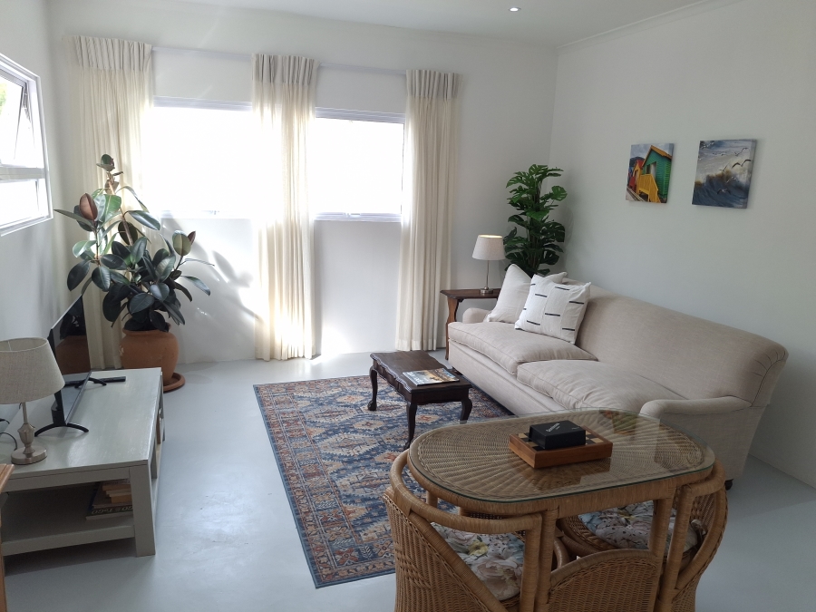 To Let 1 Bedroom Property for Rent in Clovelly Western Cape